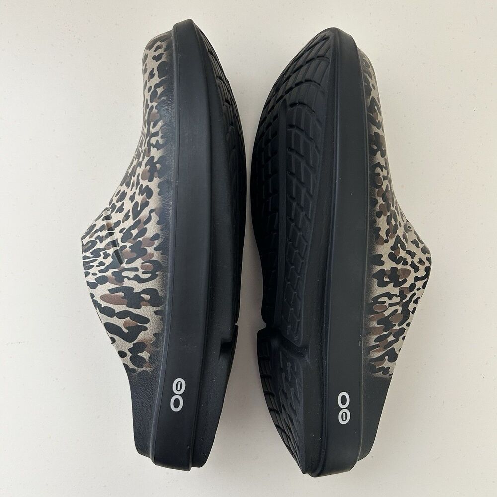 Oofos OOcloog Leopard Womens Size 8 Slip On Mules Clogs Recovery Limited Edition - Picture 7 of 9